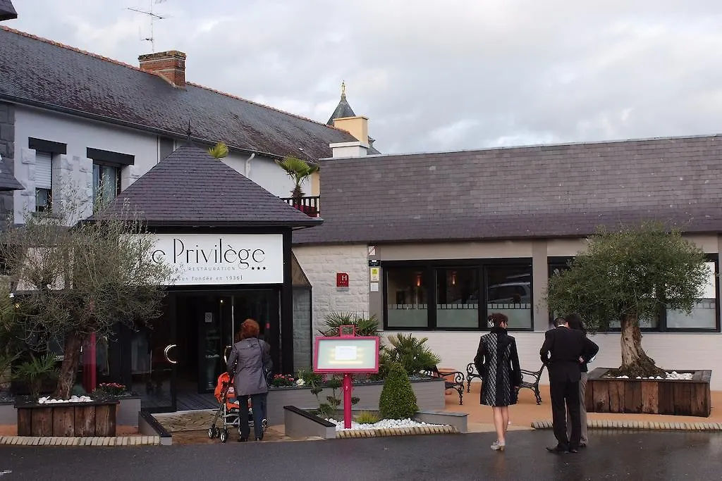 Le Privilege Châteaubourg 3*,